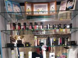 精品店柜子出售    180元一个  四个一组拿有优惠   可用 精品店  杂货铺  化妆品店  饰...
